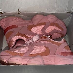 Womens tennis shoes NEW✨✨